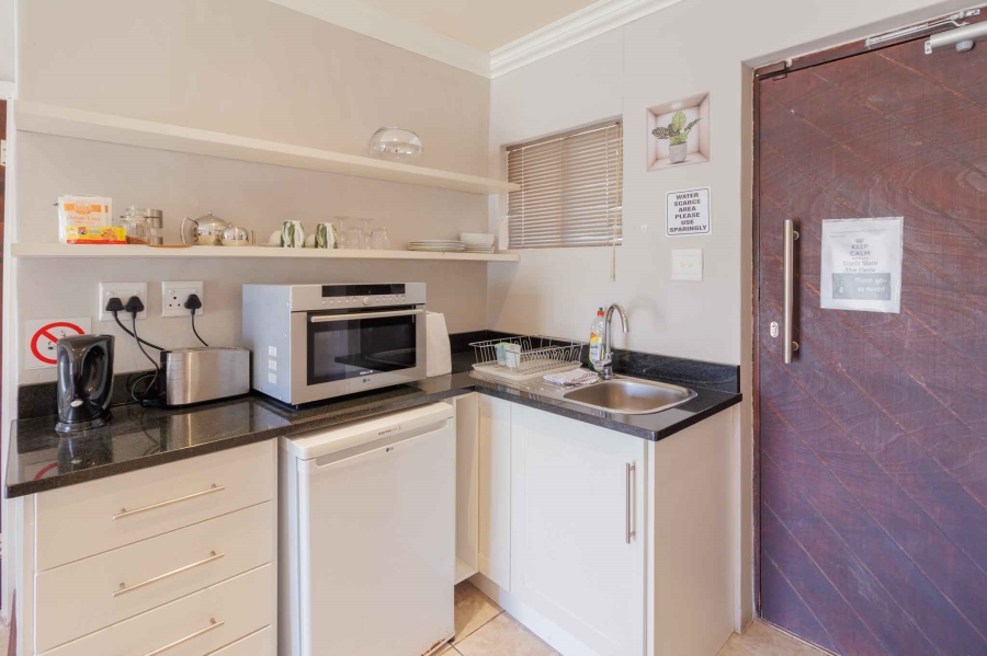 1 Bedroom Property for Sale in Table View Western Cape